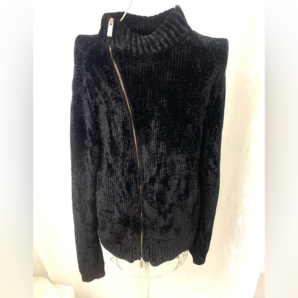 Emporio Armani Asymmetrical zip black mock neck
women's sweater, chenille Sz 50